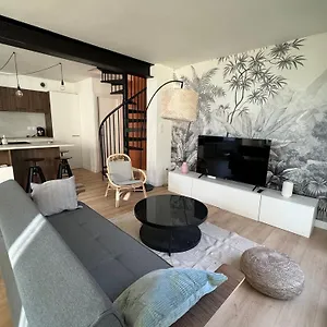  Hébergement de vacances Elegante Maison De Renovee France